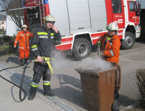 Bildergalerie M�lltonnenbrand