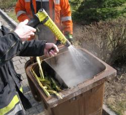 Bildergalerie M�lltonnenbrand
